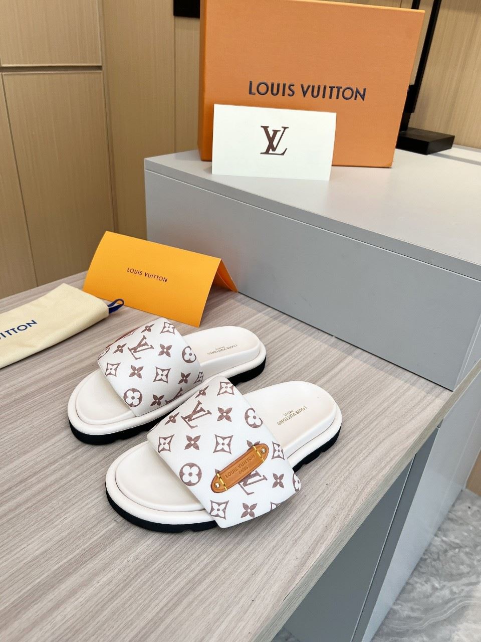 Louis Vuitton Slippers